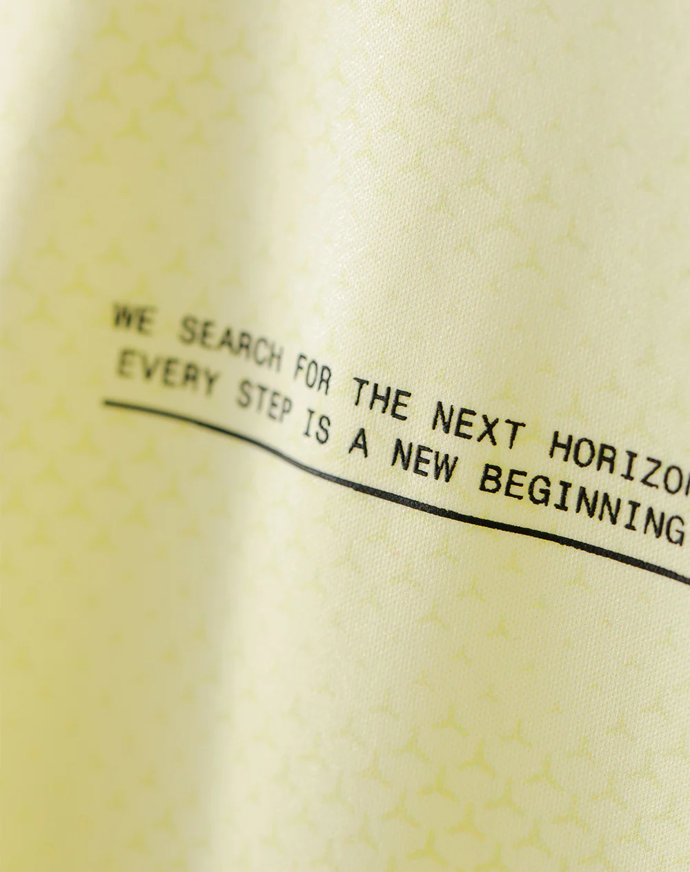 Camiseta deportiva control humedad amarillo hombre - Image 7