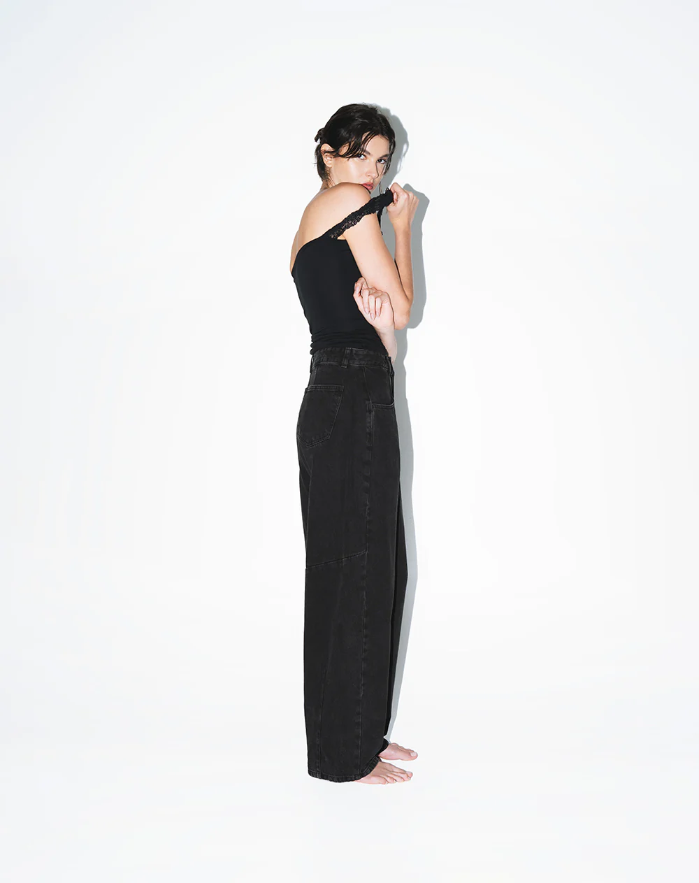 Jean baggy tiro medio negro mujer - Image 3