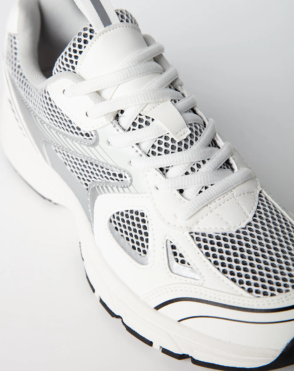 Tenis retro tipo runner blancos mujer - Image 4