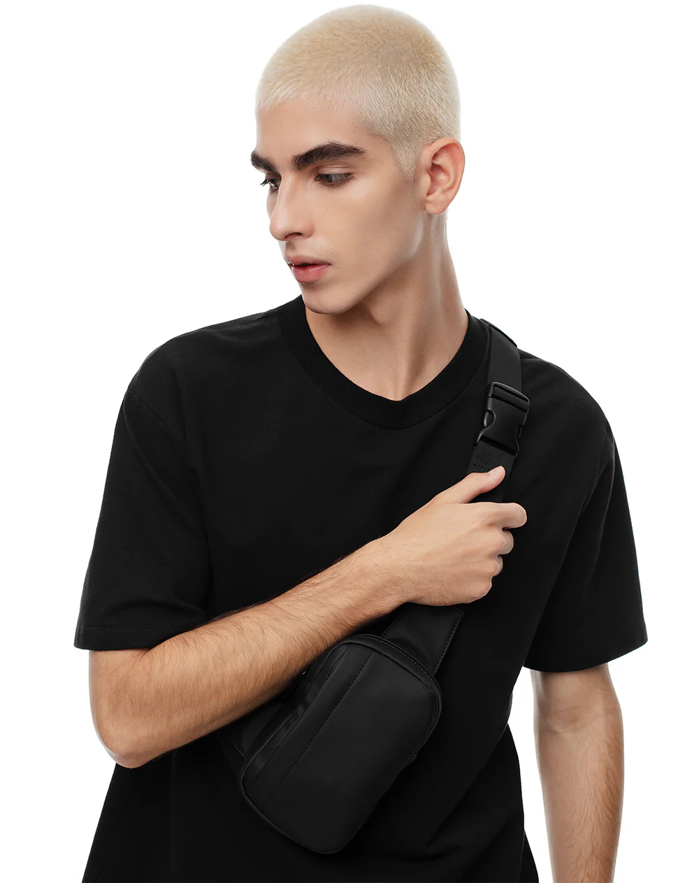 Bolso cruzado tipo sling bag negro - Image 6