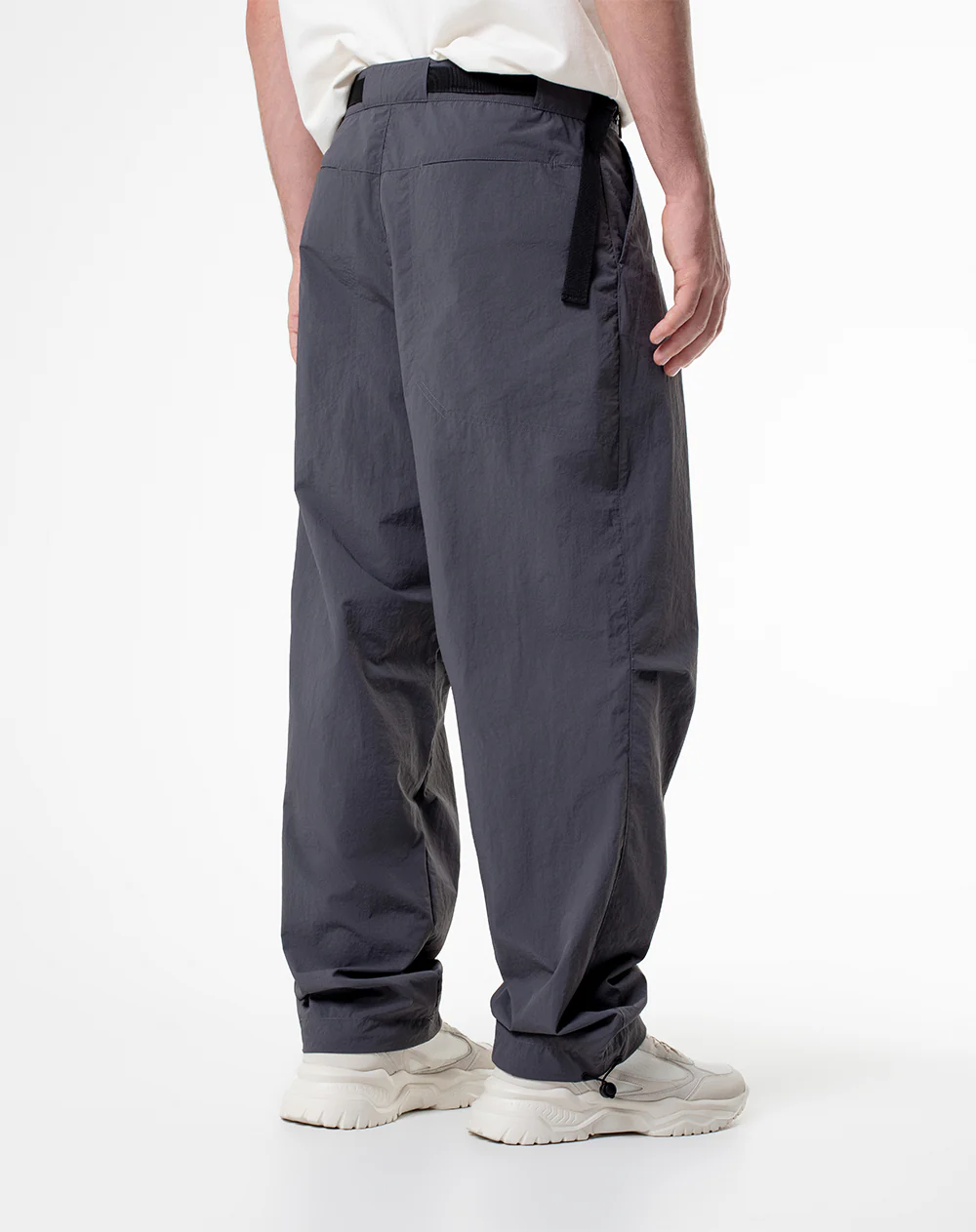Pantalón utilitario liviano gris hombre - Image 2