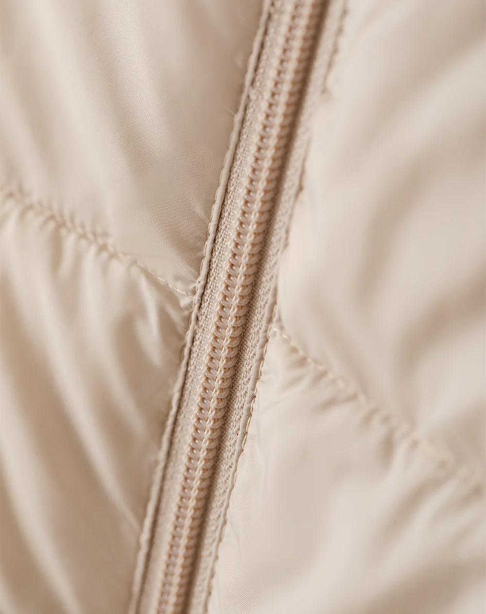 Chaqueta alcolchada crema niña - Image 6