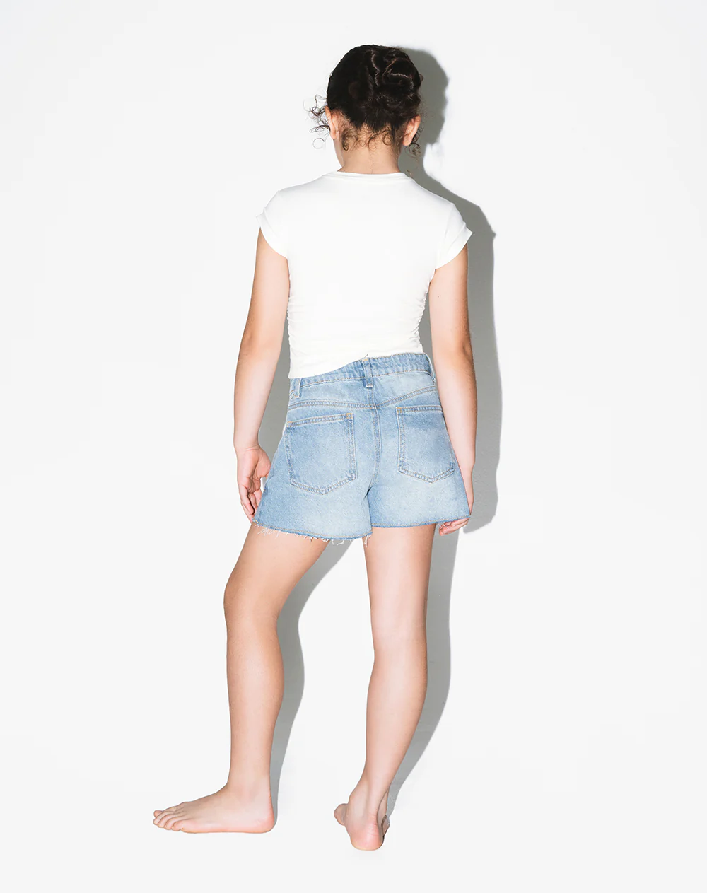 Short denim tiro medio índigo medio niña - Image 2