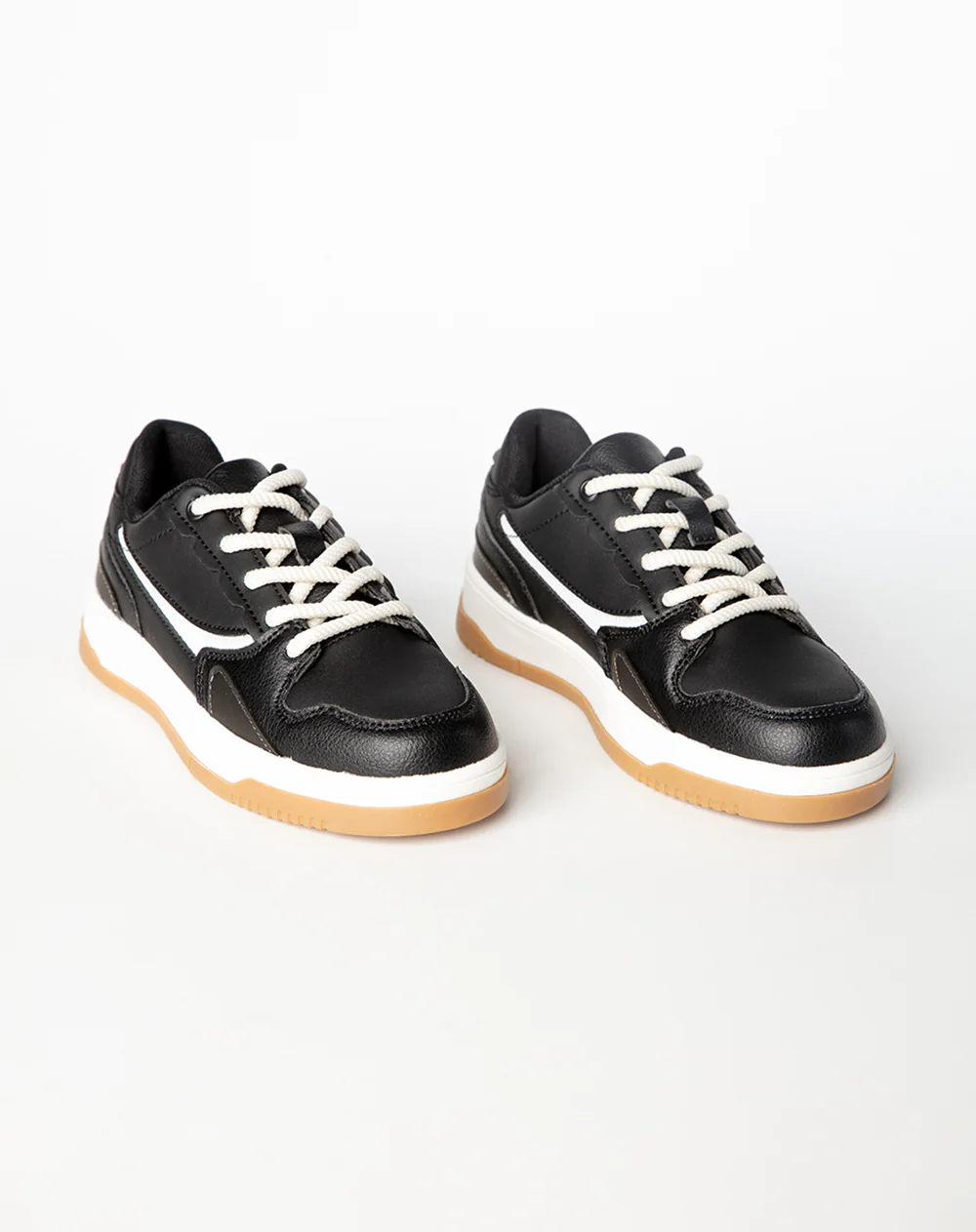 Tenis casuales negros niño