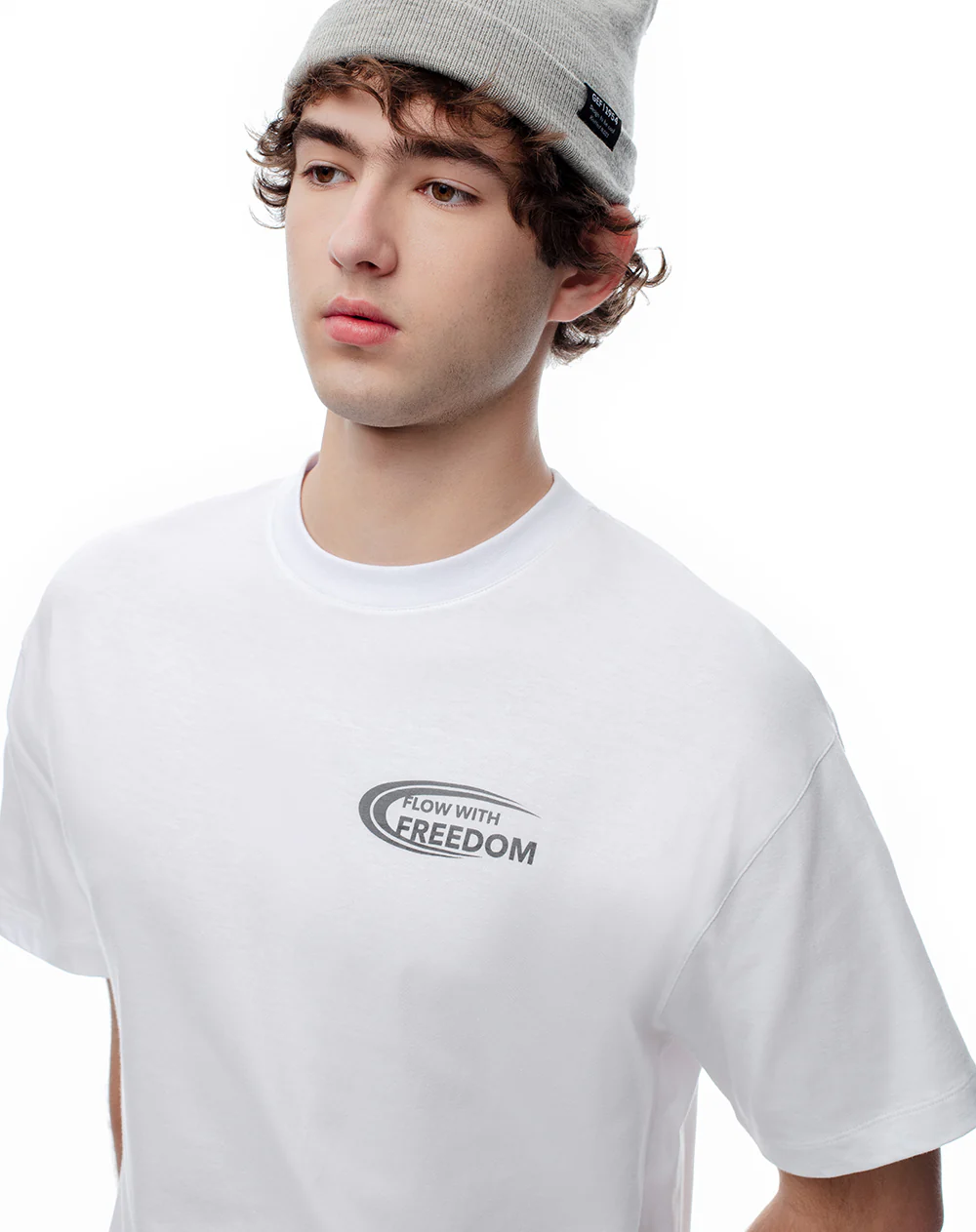 Camiseta regular algodón blanca estampada hombre - Image 4
