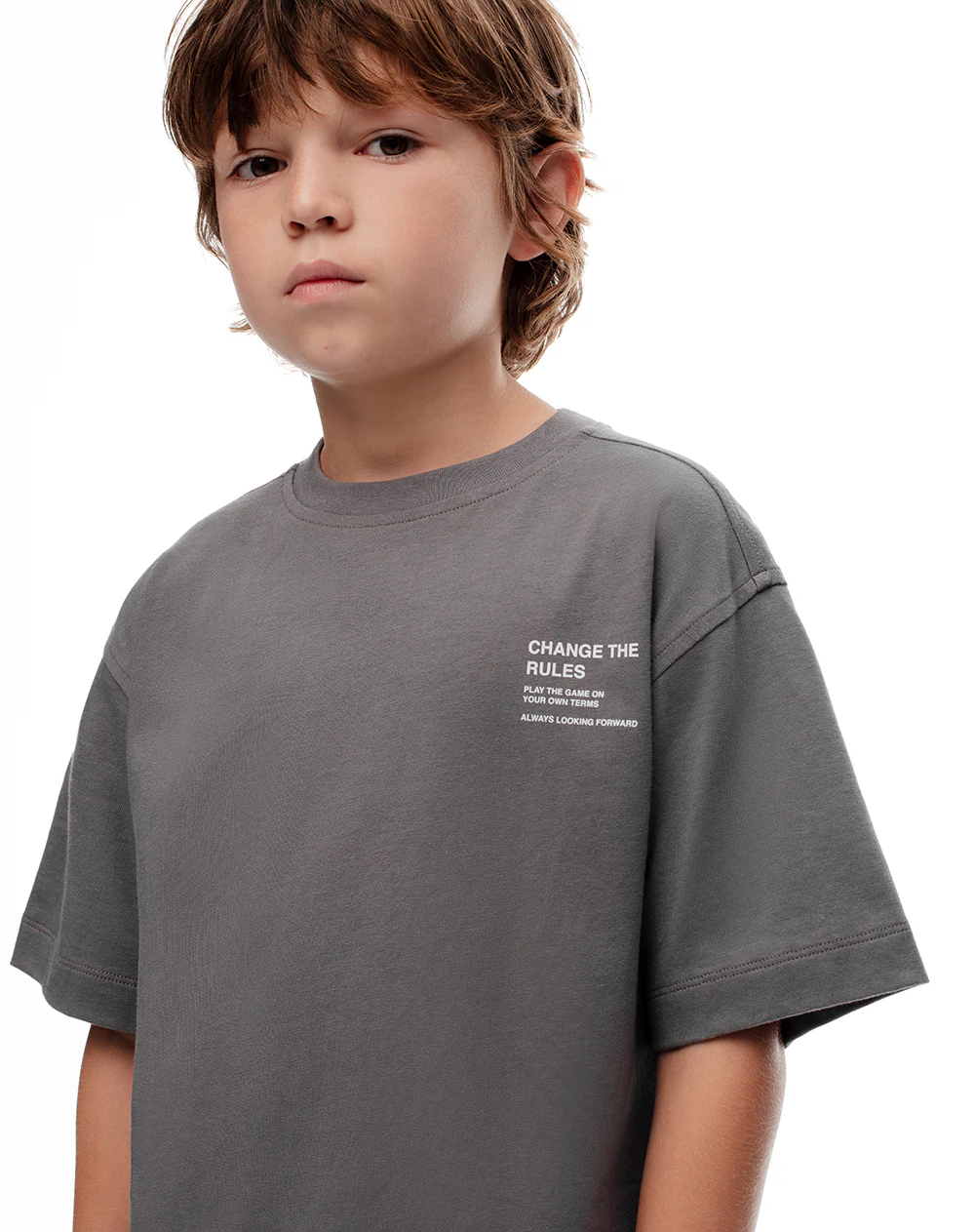 Conjunto camiseta + bermuda gris niño - Image 2