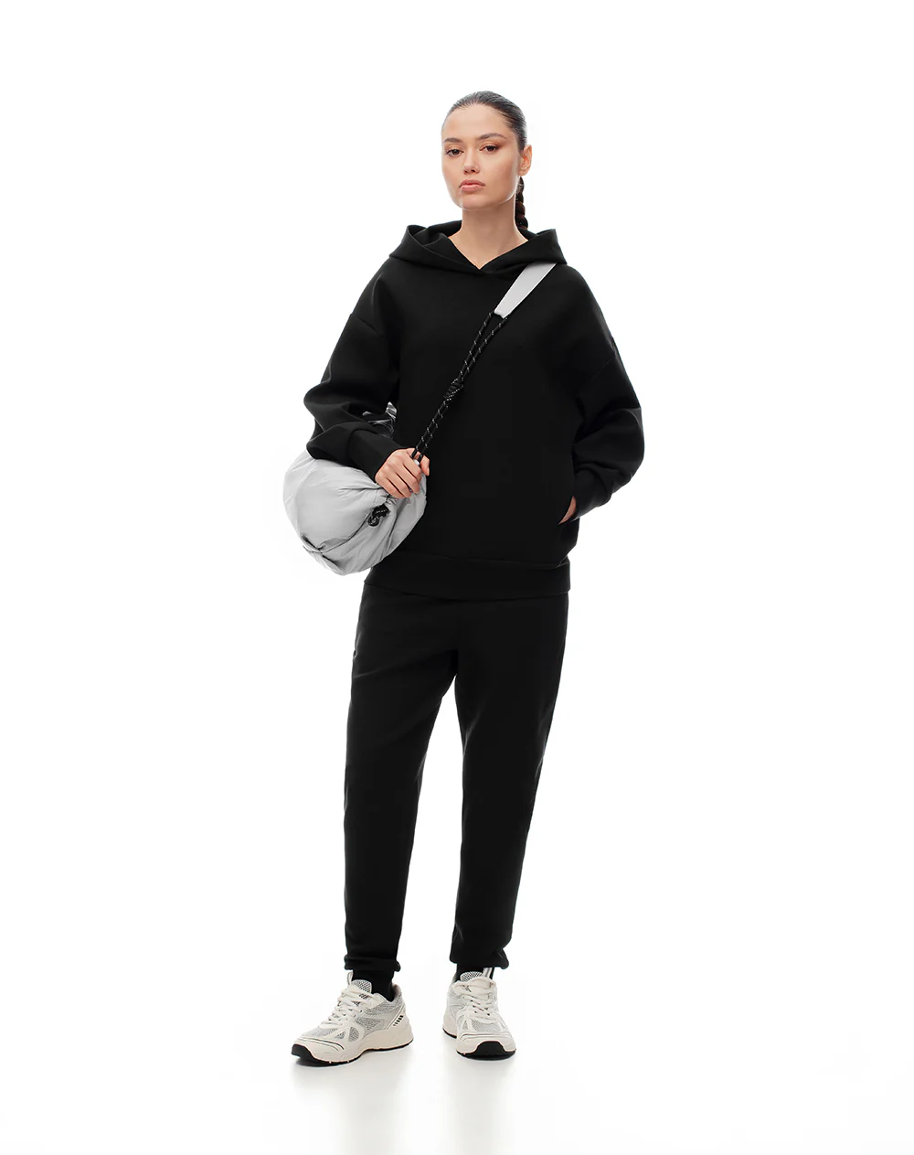 Jogger tiro medio slim negro mujer - Image 2