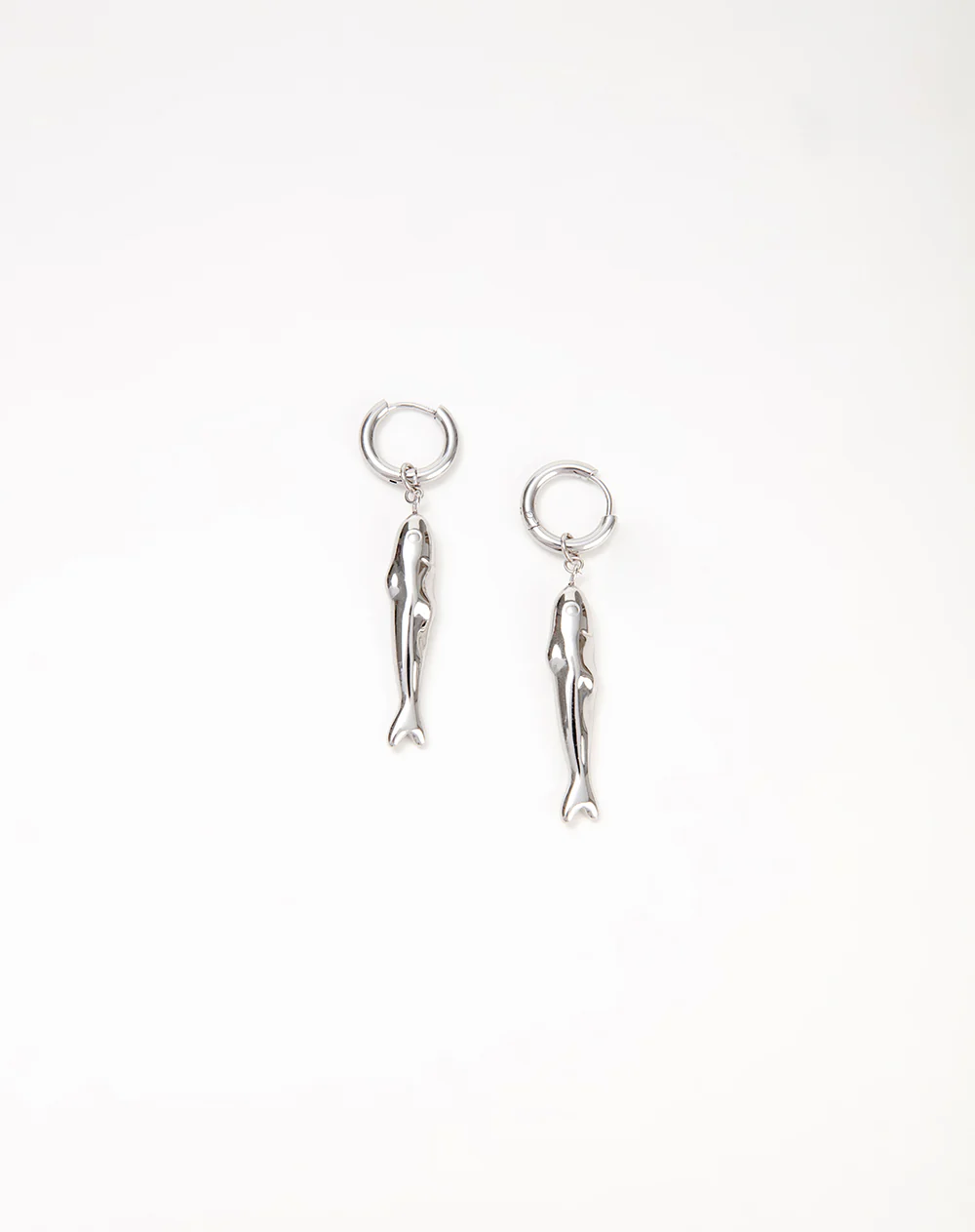 Aretes peces plateados