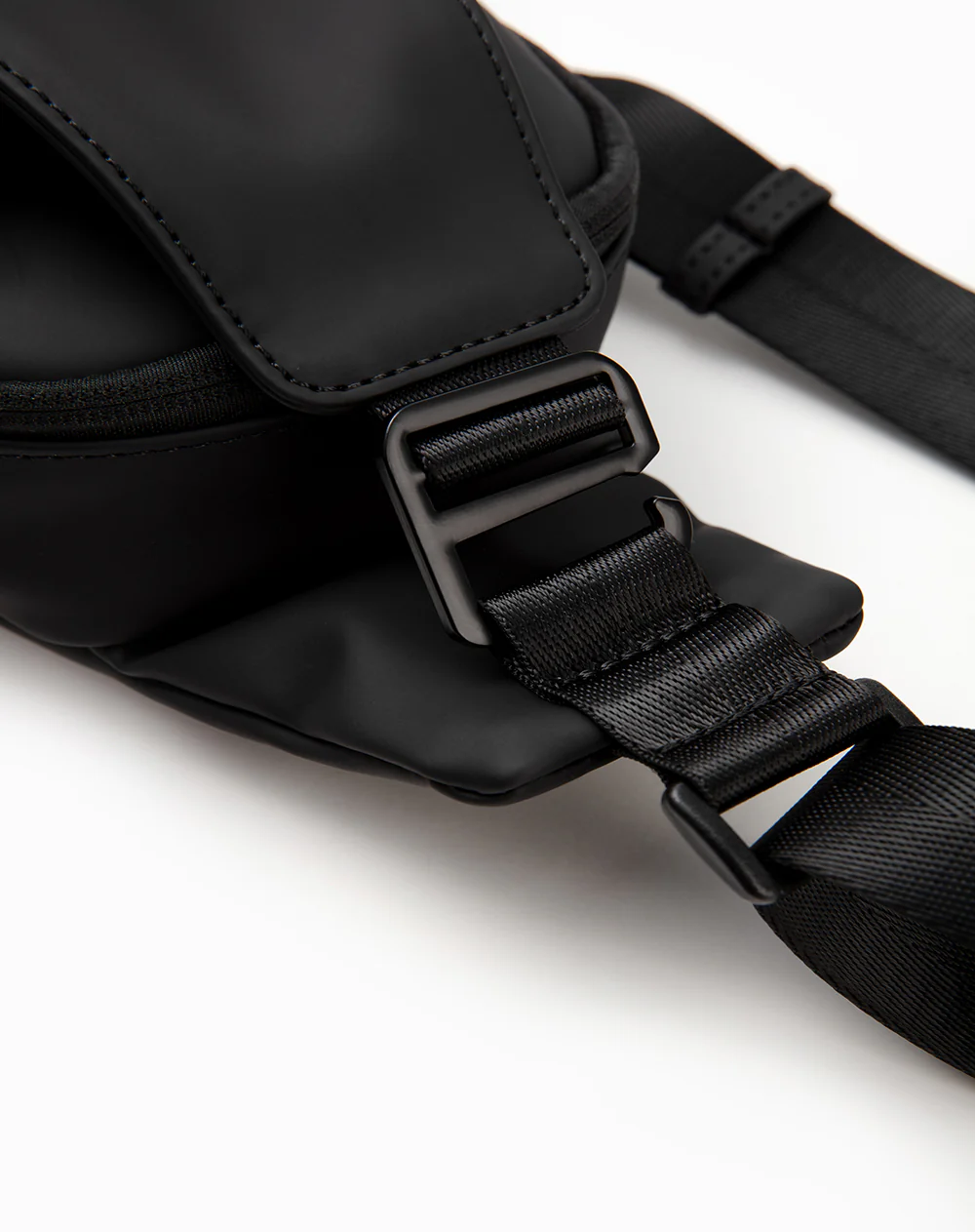 Bolso sling negro - Image 5