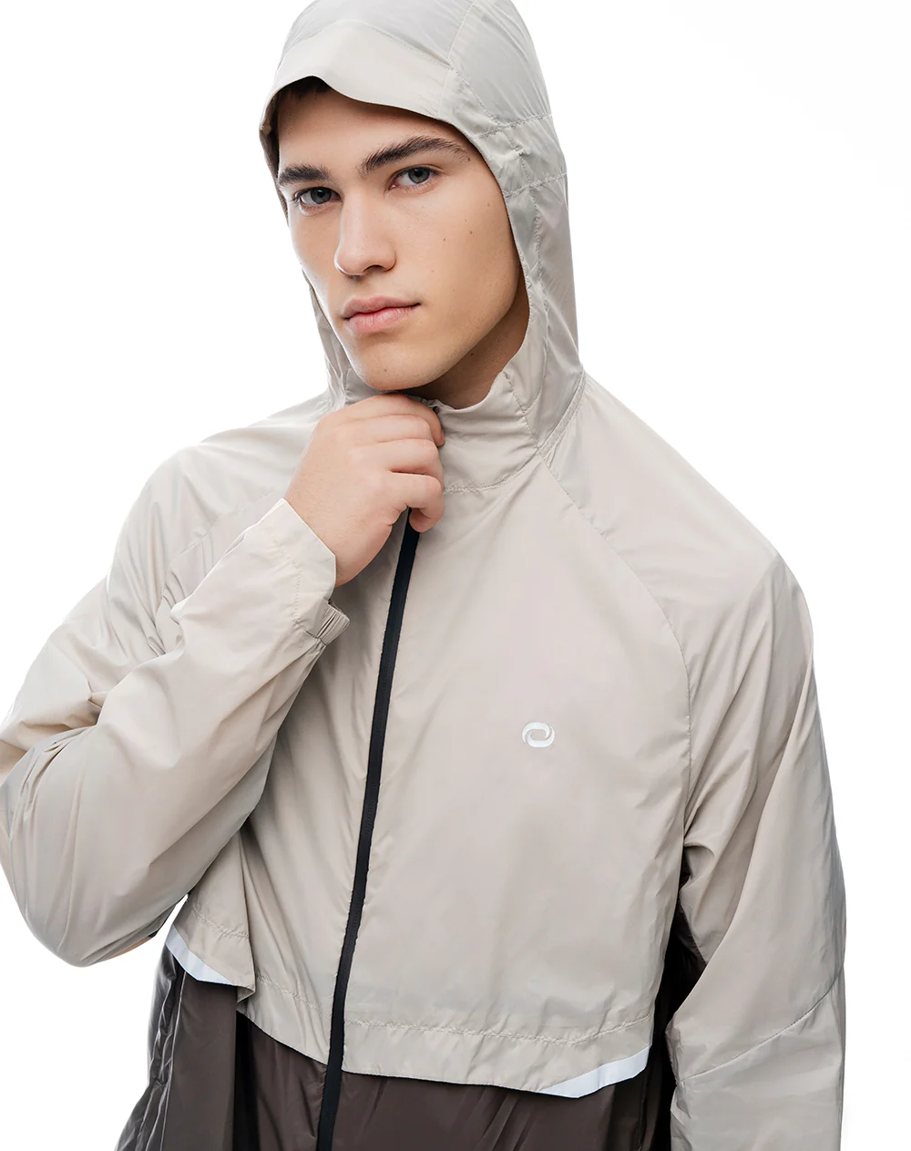 Chaqueta regular rompevientos taupe bloques hombre - Image 3