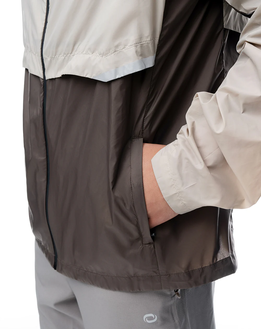 Chaqueta regular rompevientos taupe bloques hombre - Image 4