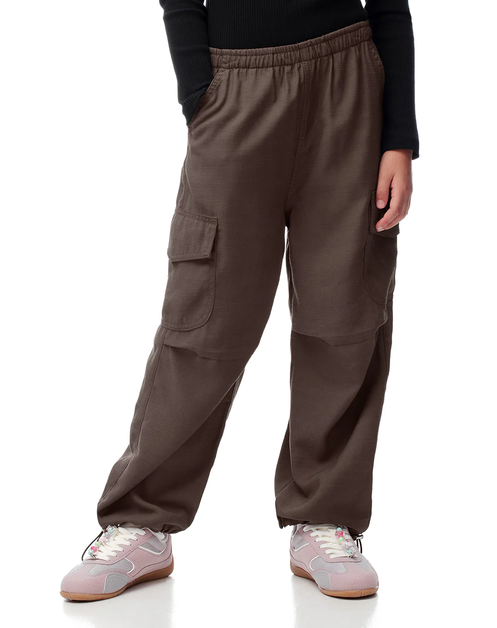 Jogger cargo tiro medio café niña - Image 3
