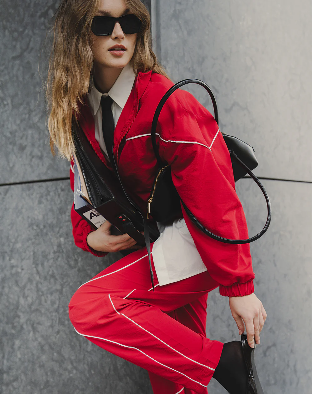 Pantalón deportivo secado rápido rojo mujer - Image 6