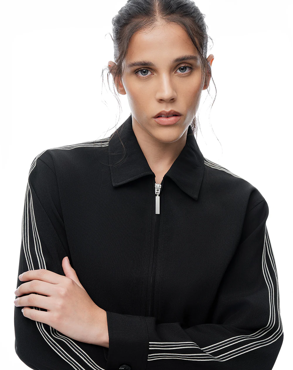 Chaqueta regular negra mujer - Image 4
