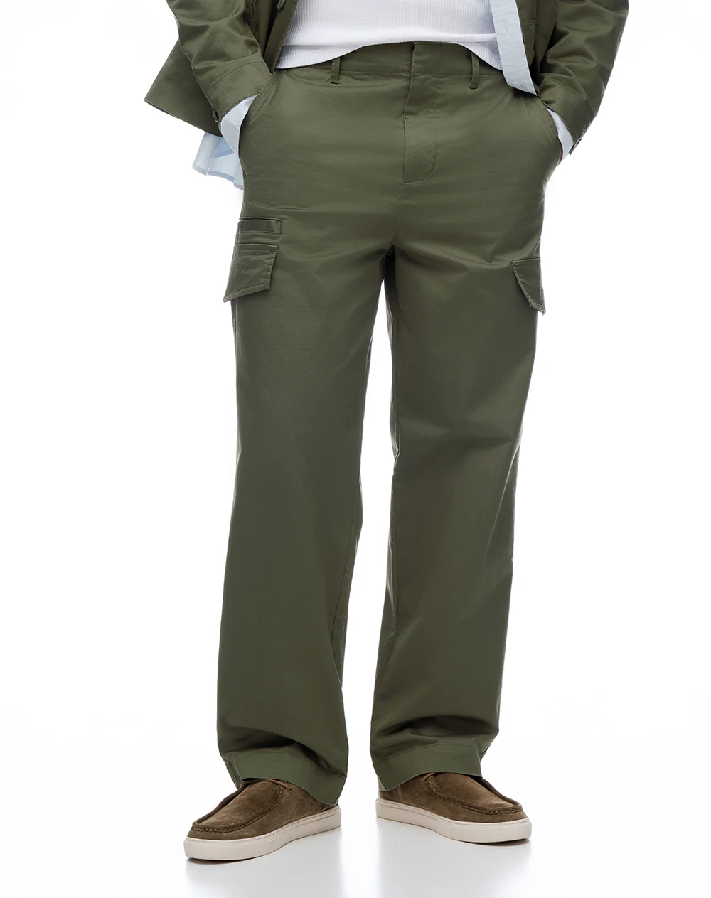 Pantalón tipo chino regular tiro medio verde oliva hombre - Image 5