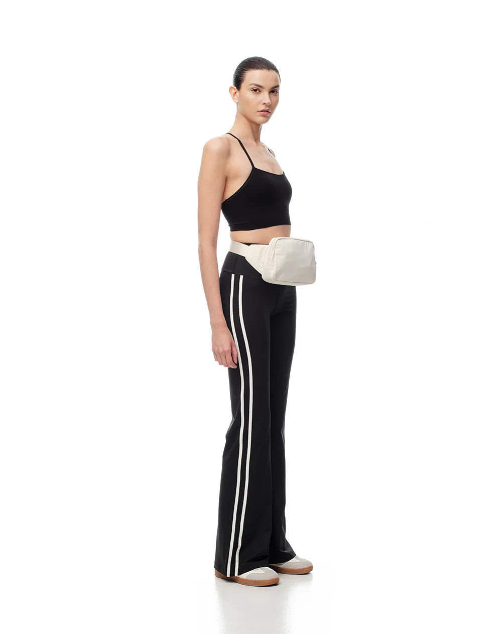 Pantalón deportivo flare tiro alto negro mujer