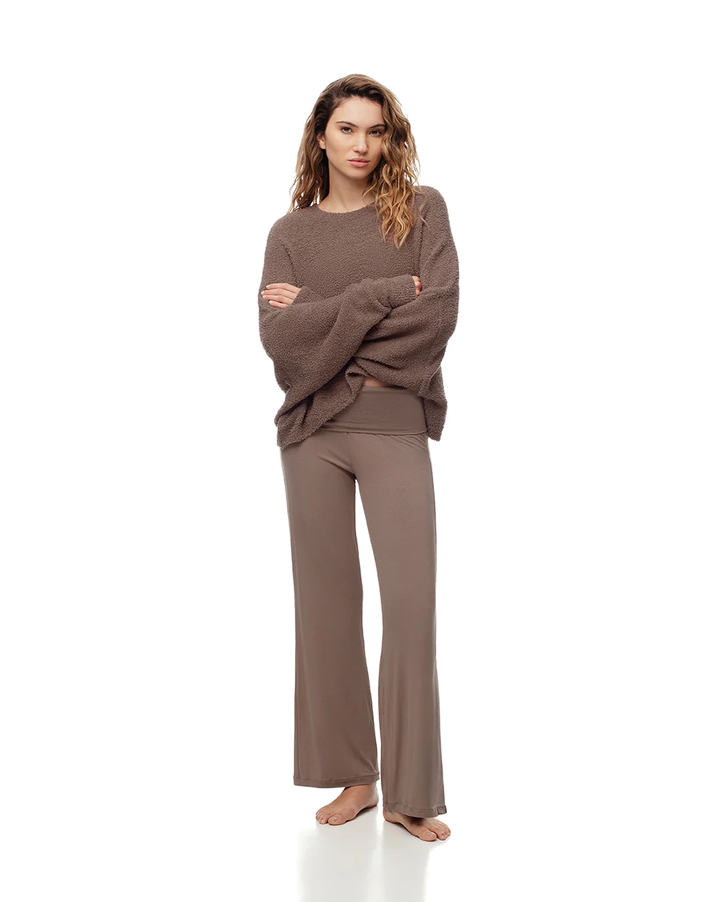 Pantalón relax tiro medio café mujer