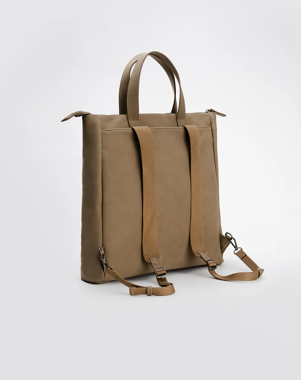 Bolso morral efecto cuero café - Image 4