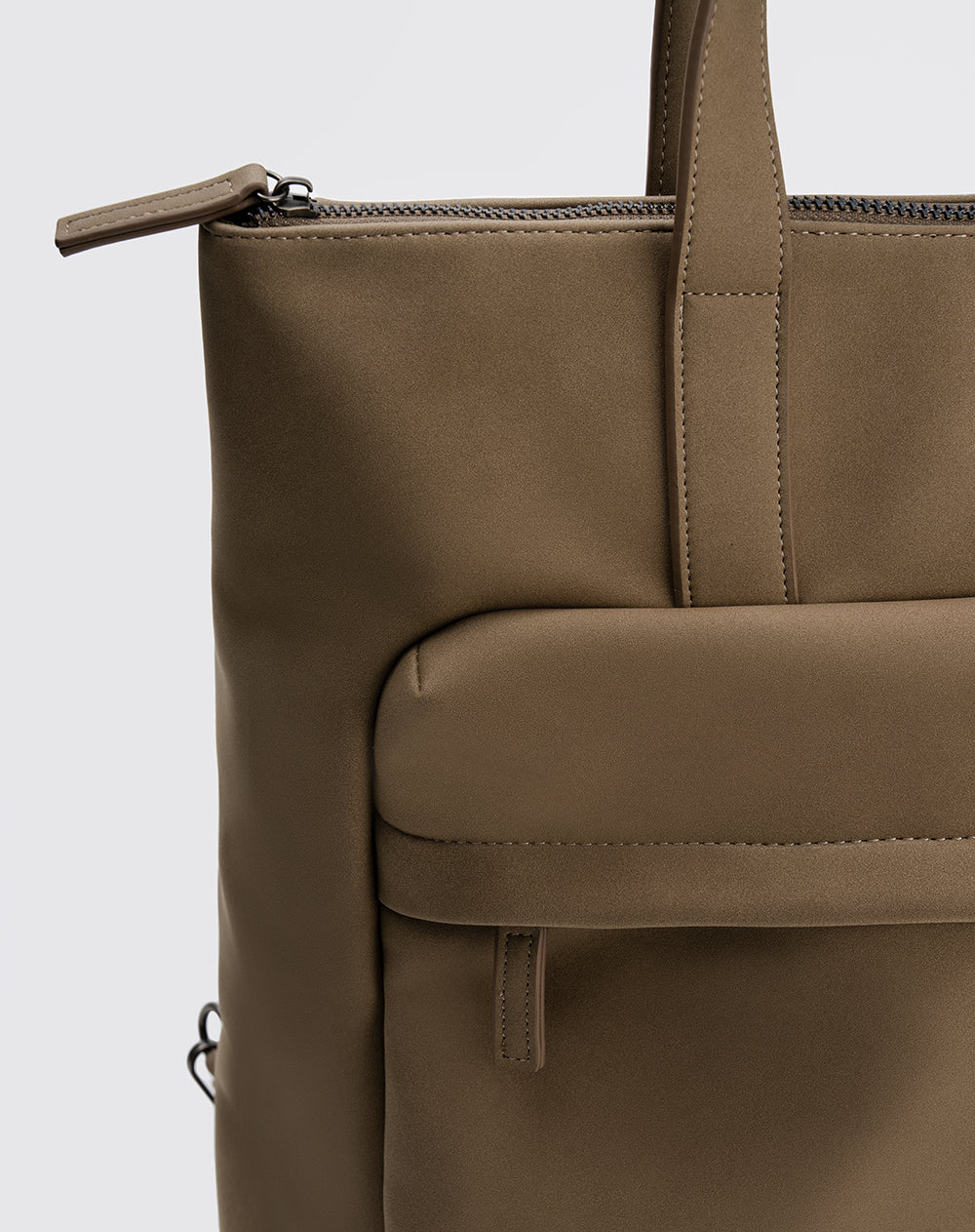 Bolso morral efecto cuero café - Image 7