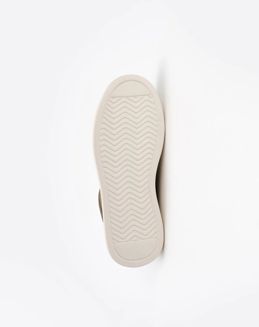 Tenis casuales tipo gamuza gris hombre - Image 4