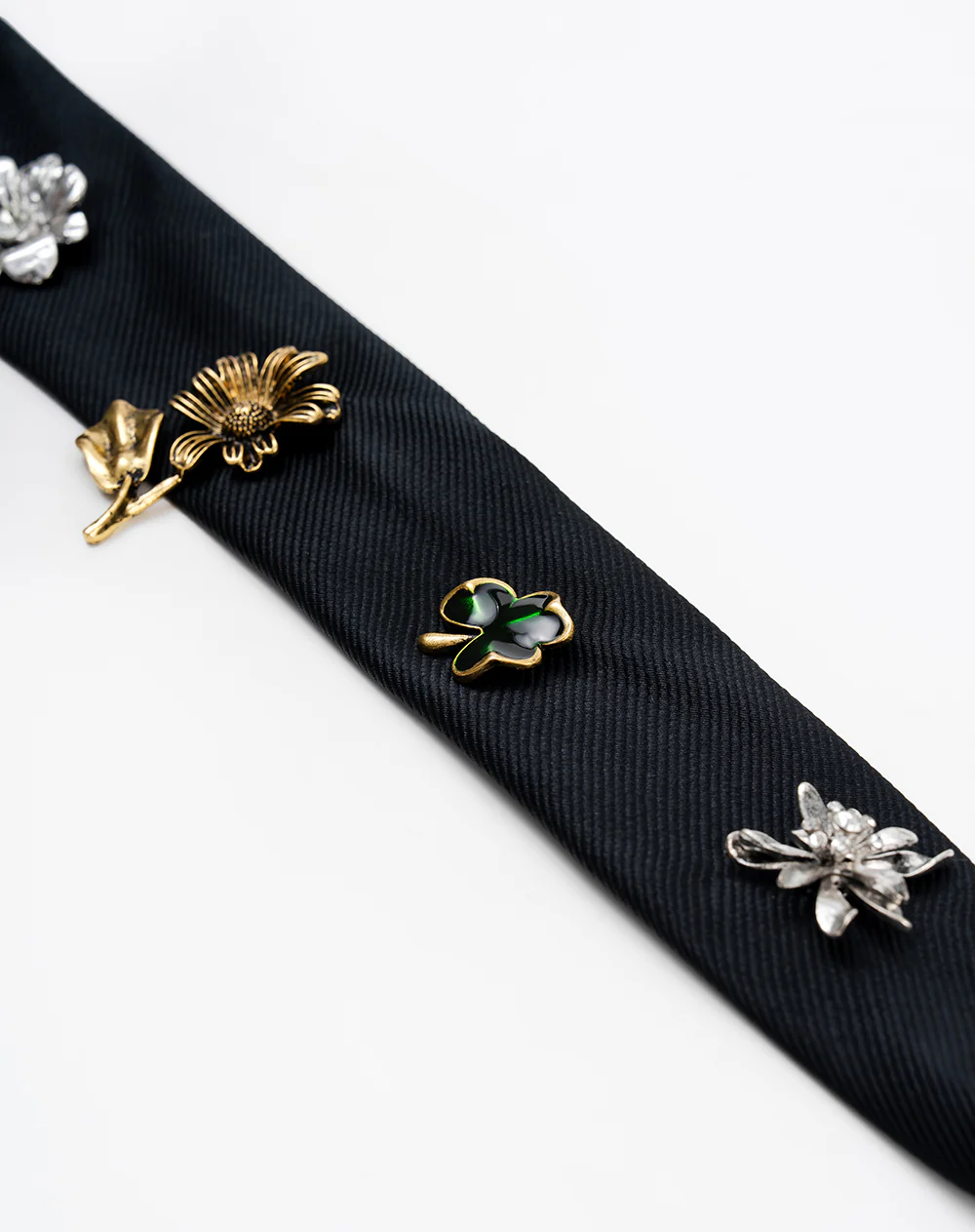 Corbata con apliques negra - Image 3
