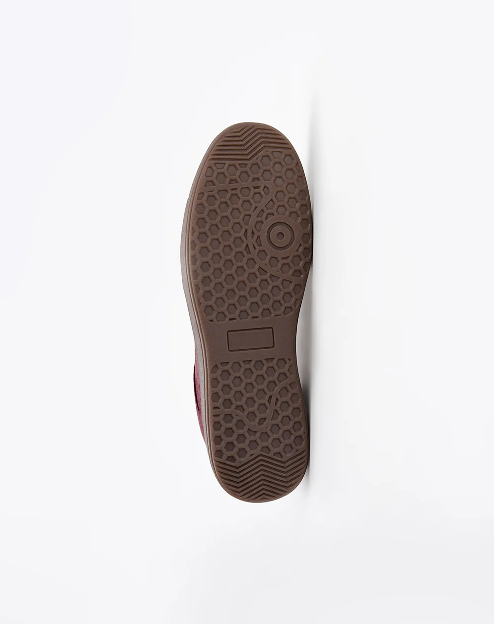 Tenis casuales tipo gamuza vinotinto hombre - Image 6