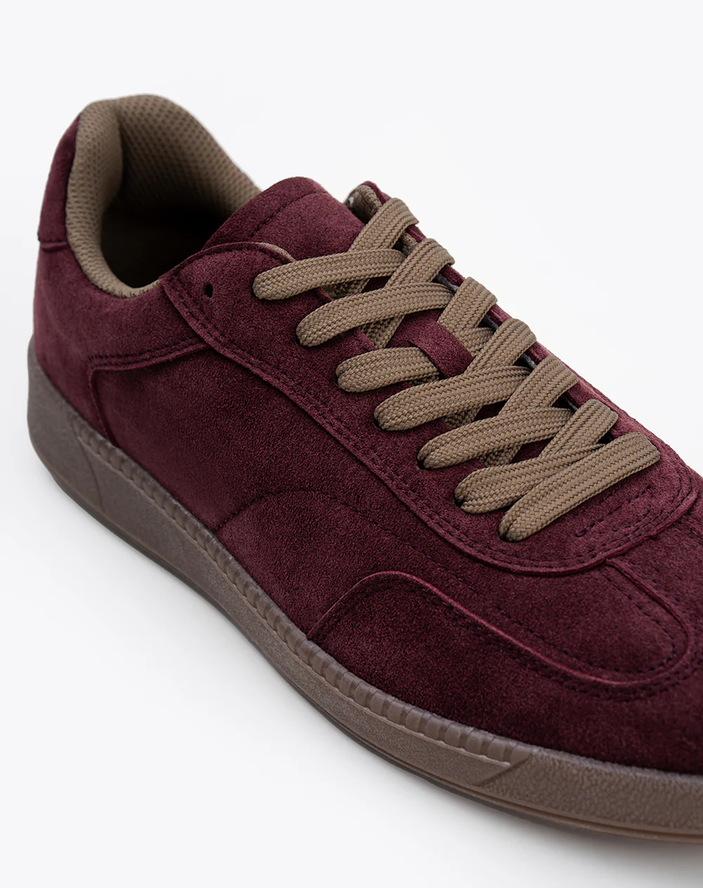 Tenis casuales tipo gamuza vinotinto hombre - Image 7